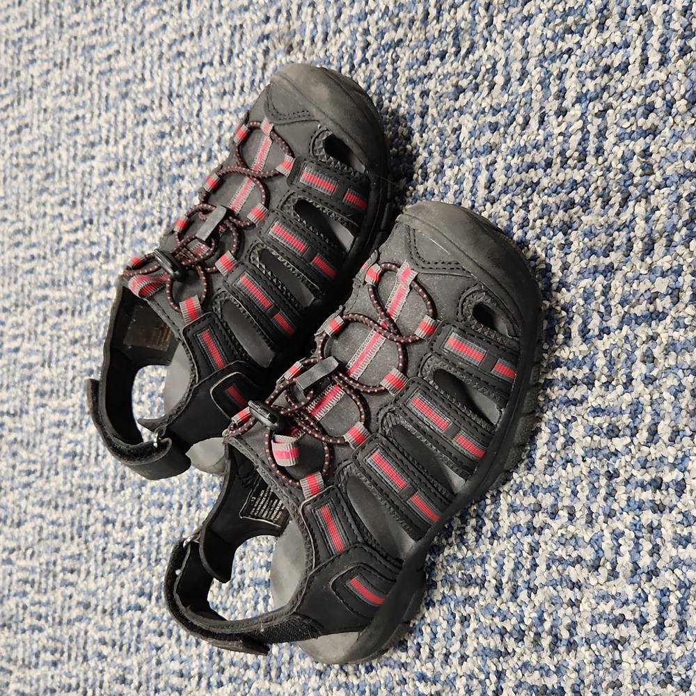 Khombu Kids Athletic Active Sandals black & red
